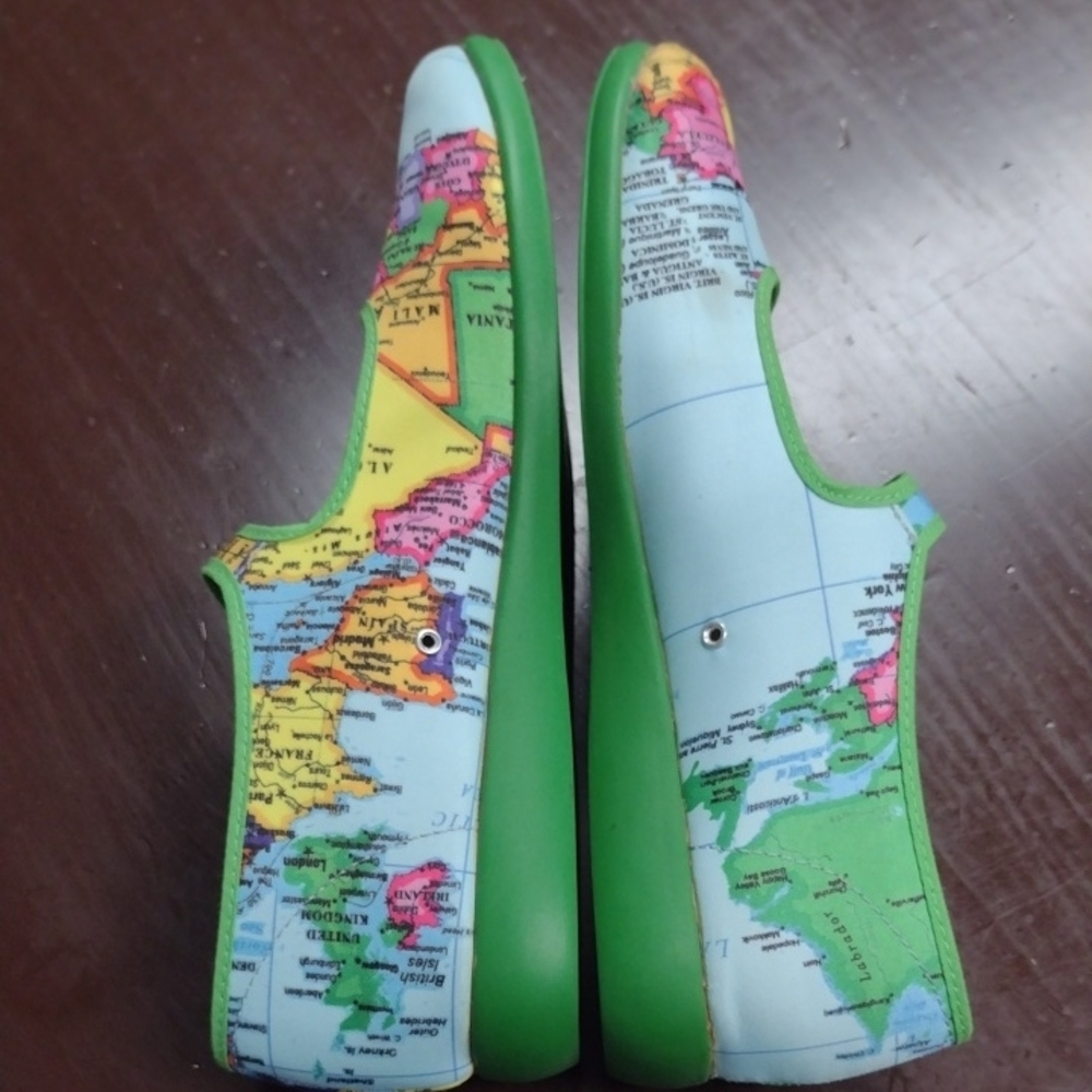 Chocolaticas Mary Jane Green and Blue World Map Flats with Strap, (2004) - Picture 4 of 9